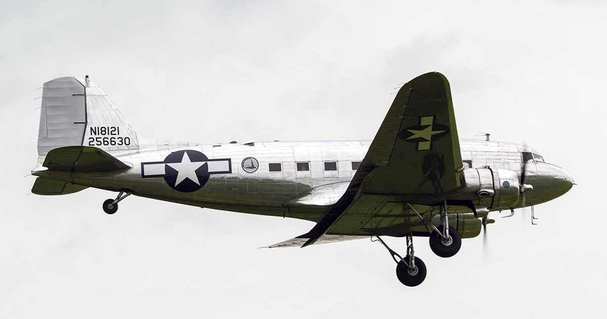 Douglas DC-3 Dakota landing.