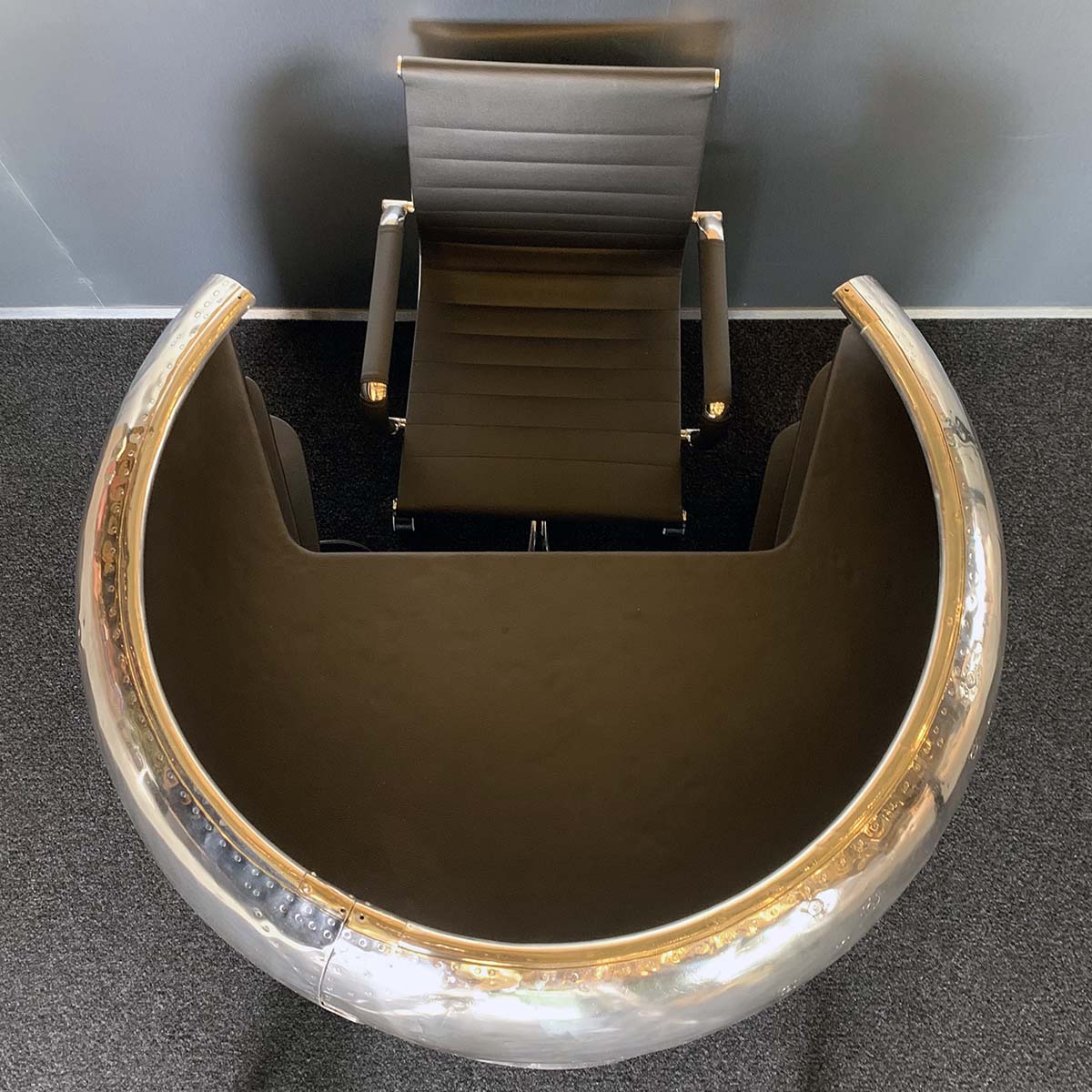 Top view of a Douglas C-47 Dakota engine cowling reception desk.