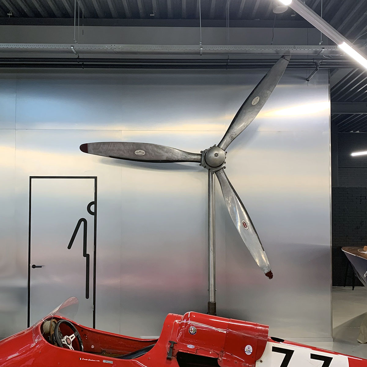 Douglas DC-3 Dakota propeller for sale.
