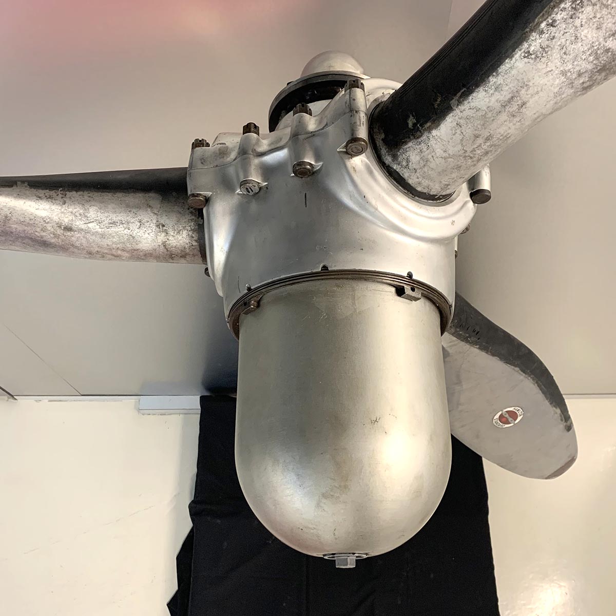 Douglas DC-3 Dakota Hamilton Standard propeller.