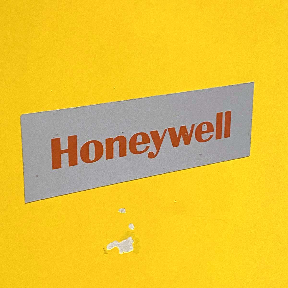 Honeywell logo on the side of a ASL-40 approach sequence flash light.