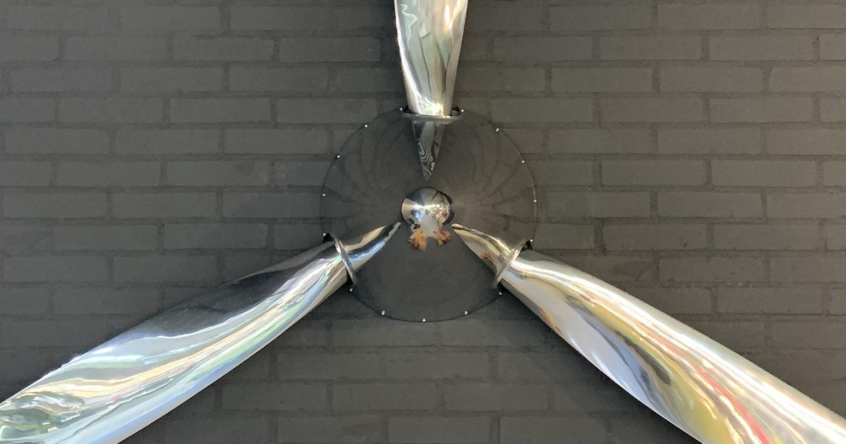 Polished propeller, consisting of three Hartzell propeller blades and spinner
