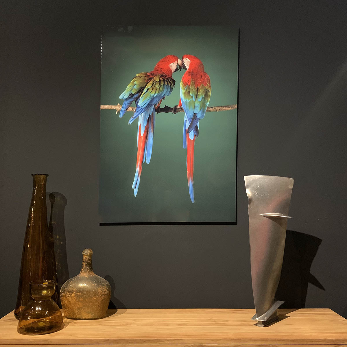 Fan blade of a Pratt & Whitney PW4000 engine in use as a decorative piece in a living room.